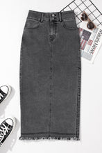 Load image into Gallery viewer, Black Raw Edge Side Slits Buttoned Midi Denim Skirt
