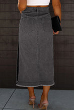 Load image into Gallery viewer, Black Raw Edge Side Slits Buttoned Midi Denim Skirt
