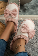 Load image into Gallery viewer, Fushia Bow Plush Winter Slipper
