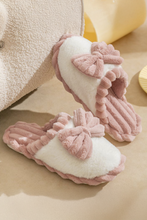 Load image into Gallery viewer, Fushia Bow Plush Winter Slipper
