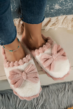 Load image into Gallery viewer, Fushia Bow Plush Winter Slipper
