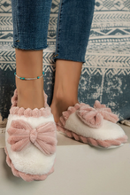 Load image into Gallery viewer, Fushia Bow Plush Winter Slipper
